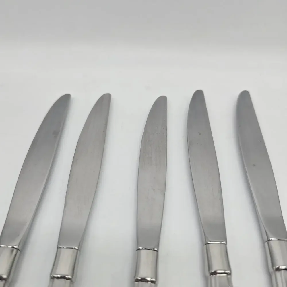 Oneida Act 1 Glossy Stainless Heirloom Cube Flatware 5 Dinner/Butter Knives